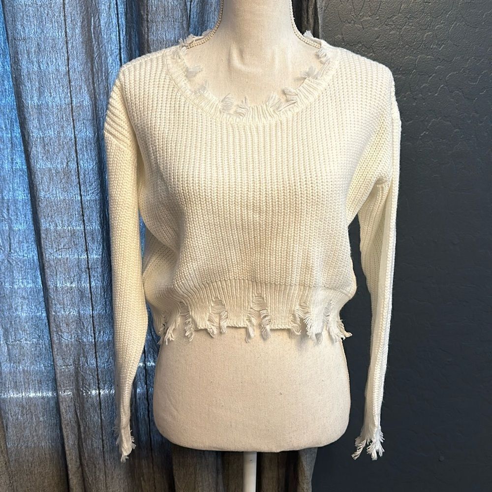 Hera collection white crop top‎ sweater distressed